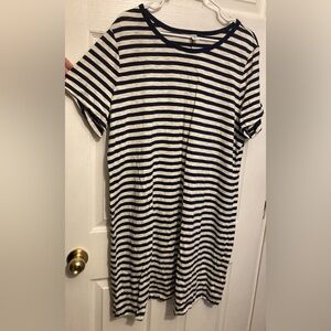 ⭐️⭐️ Old Navy striped coverup tee